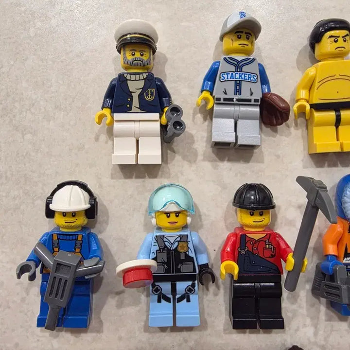 [BUNJANG] LEGO City &amp; Seasonal Minifigure Bundle Set / 레고 시티 &amp; 시즌 미피 일괄 판매