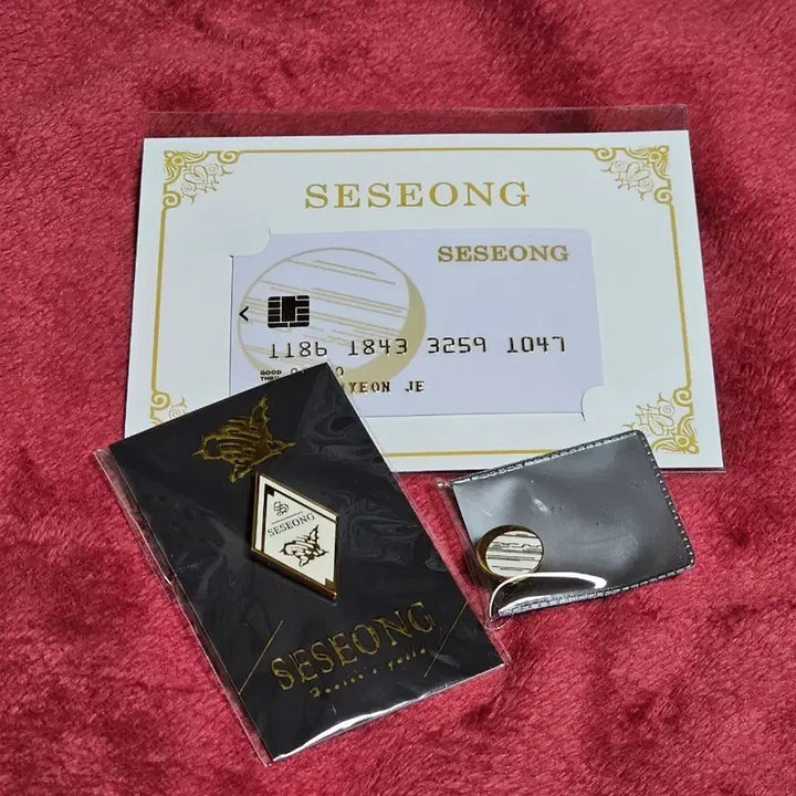 [BUNJANG] Lookism White Card (Unused) &amp; Pin Badges Set / 내스급 세성카드(실사용x), 핀뱃지