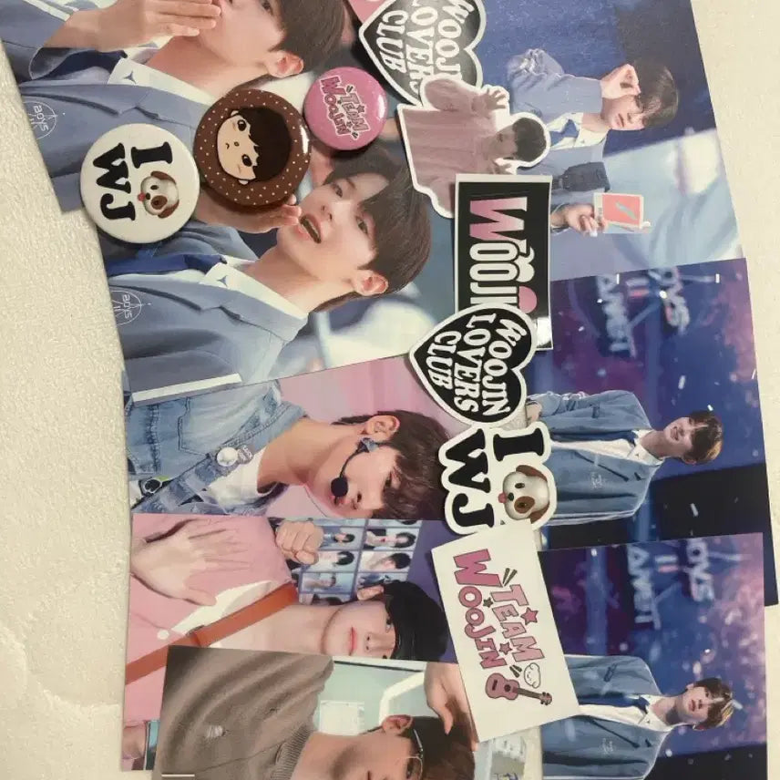 [BUNJANG] Kang Woojin Postcard, Sticker, and Badge Bundle Set / 강우진 엽서, 스티커, 뱃지 일괄 판매