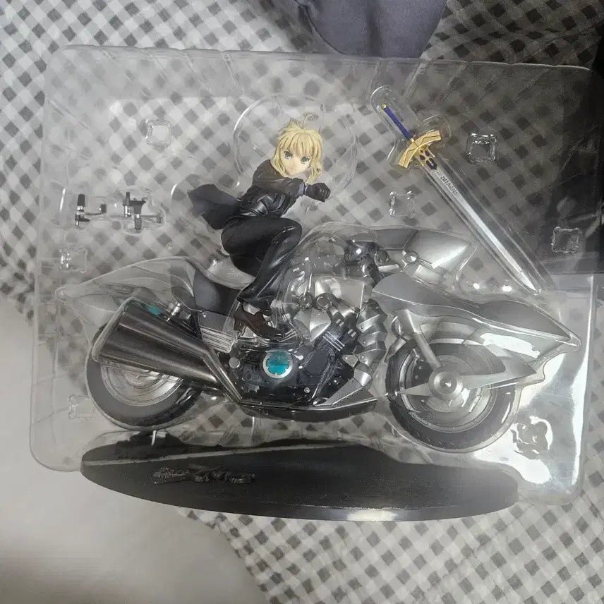 [BUNJANG] Fate/stay night Saber Motored Figure / 세이버 모터드 큐라시에 피규어
