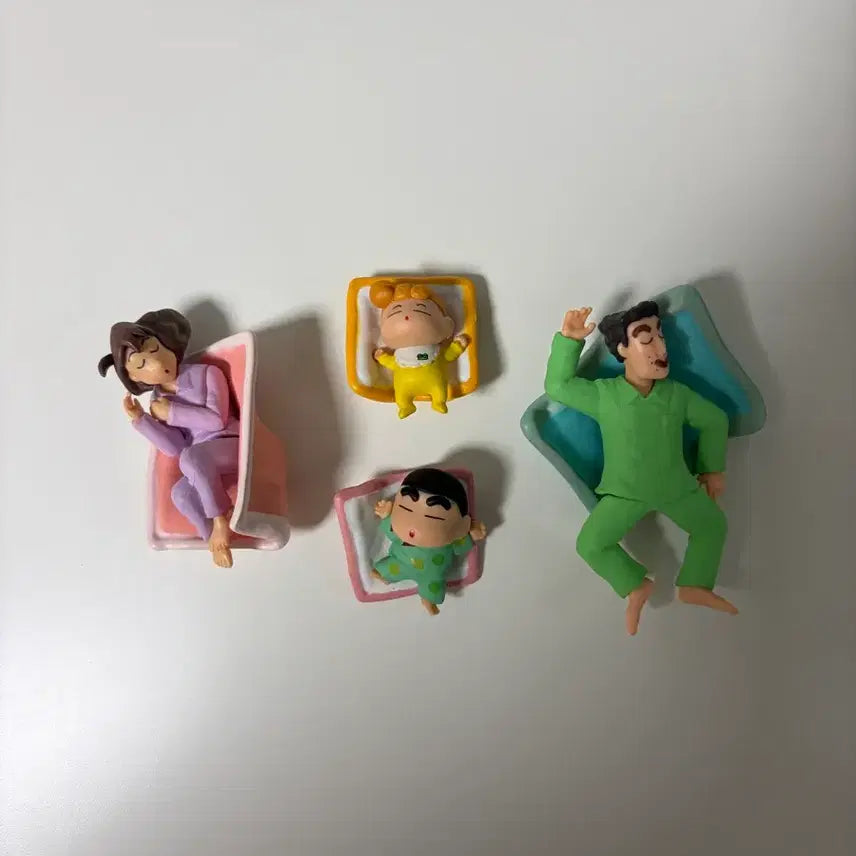 [BUNJANG] Crayon Shin-chan Sleeping Family Figure / 잠자는 짱구가족 피규어