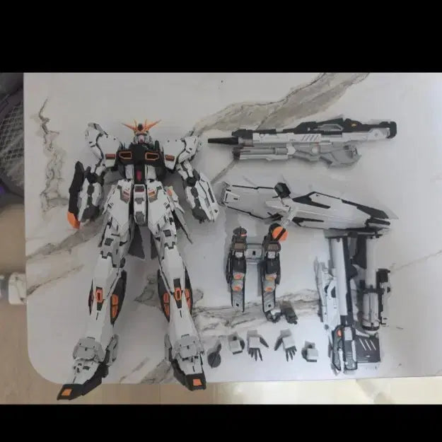 [BUNJANG] Farm Castings Nu Gundam Partially Assembled with Seolyeom UV Fluorescent Decals / 농장주조물 뉴건담 일부 가조 + 설염 UV 형광 데칼