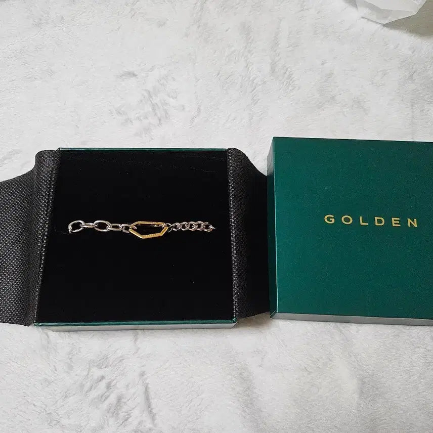 [BUNJANG] BTS Jungkook GOLDEN Official Bracelet / 방탄 정국 GOLDEN 골든 공식굿즈 팔찌 시세보다 싸게 팝니다