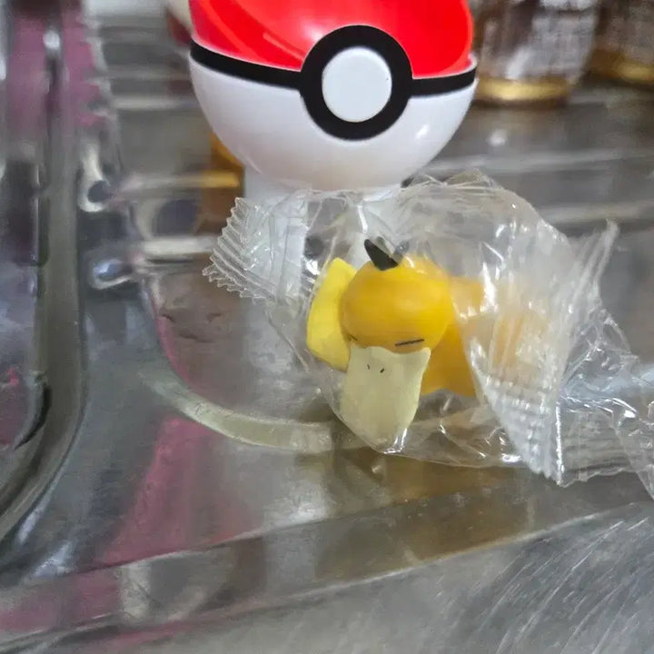 [BUNJANG] Pokemon Poké Ball Soda Drink Figure Psyduck / 포켓몬 몬스터볼 소다음료 피규어 고라파덕