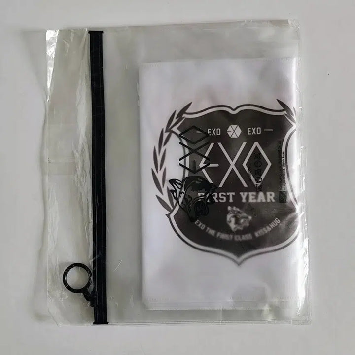 [BUNJANG] EXO 2013 FIRST YEAR Official Slogan Towel &amp; Retro Lightstick Bundle (Sealed) / [미개봉] 엑소(EXO) 2013 FIRST YEAR 슬로건 &amp; 응원봉 일괄