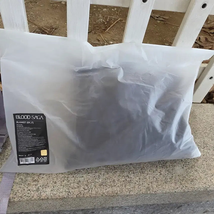 [BUNJANG] ENHYPEN Blood Sangha Blanket Vampire Cape / 엔하이픈 블러드사가 블랭킷 뱀파이어망토