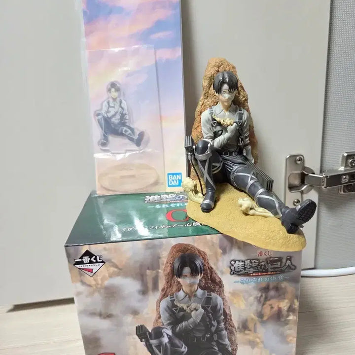 [BUNJANG] Attack on Titan Ichiban Kuji C Prize Levi Figure &amp; E Prize Acrylic Set / [택포12] 진격의거인 제일복권 이치방쿠지 C상 리바이 피규어 E상 아크릴 일괄