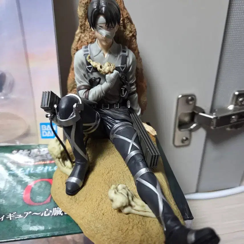 [BUNJANG] Attack on Titan Ichiban Kuji C Prize Levi Figure &amp; E Prize Acrylic Set / [택포12] 진격의거인 제일복권 이치방쿠지 C상 리바이 피규어 E상 아크릴 일괄