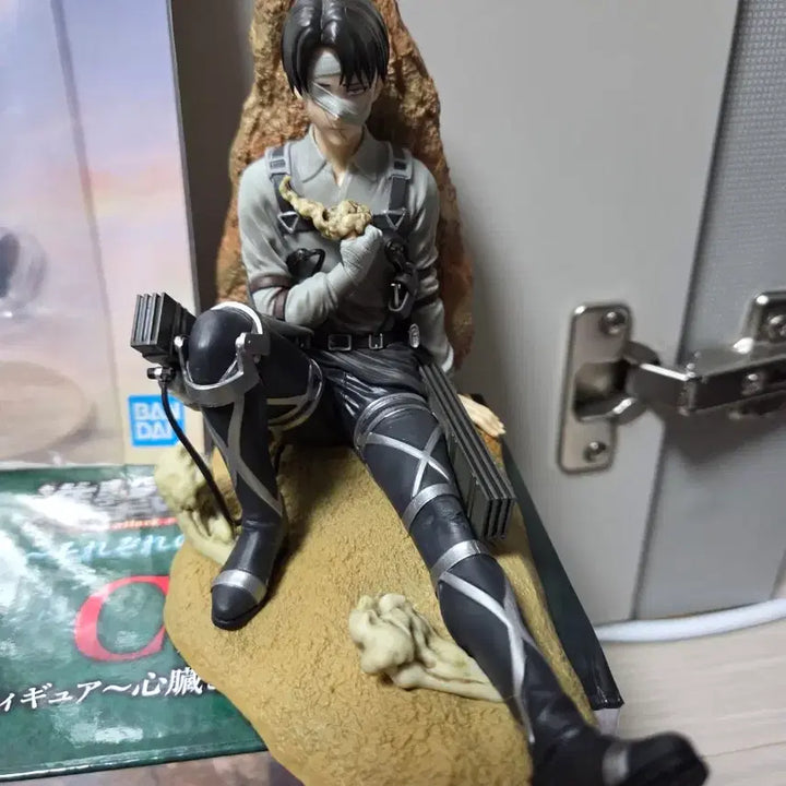 [BUNJANG] Attack on Titan Ichiban Kuji C Prize Levi Figure &amp; E Prize Acrylic Set / [택포12] 진격의거인 제일복권 이치방쿠지 C상 리바이 피규어 E상 아크릴 일괄