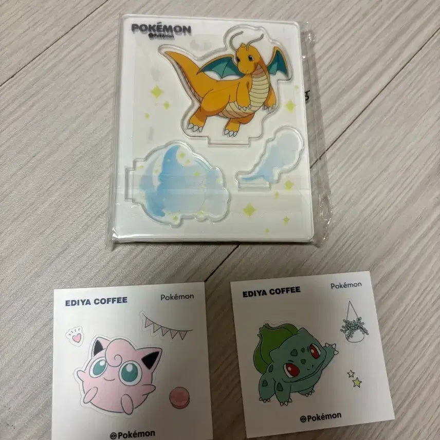[BUNJANG] Dragonite Acrylic Stand &amp; Pokemon Pan Stickers (Purin, Fushigidane) / 포켓몬 아크릴 스탠드 망나뇽 &amp; 이디야 띠부띠부씰 푸린 이상해씨