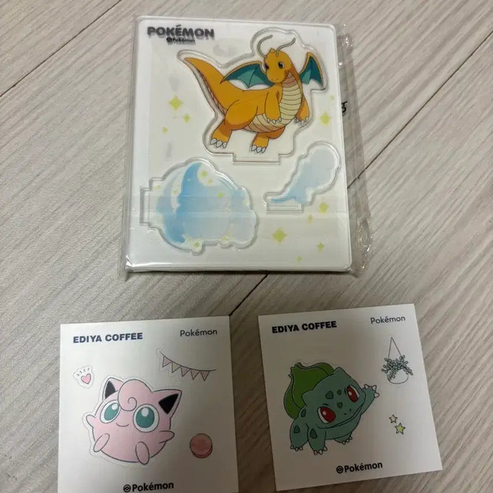 [BUNJANG] Dragonite Acrylic Stand &amp; Pokemon Pan Stickers (Purin, Fushigidane) / 포켓몬 아크릴 스탠드 망나뇽 &amp; 이디야 띠부띠부씰 푸린 이상해씨