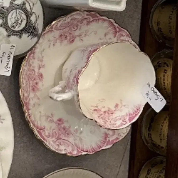 [BUNJANG] Vintage Tea Cup Set with Pink Floral Design and Gold Trim / 빈티지 찻잔 세트 핑크 플로럴