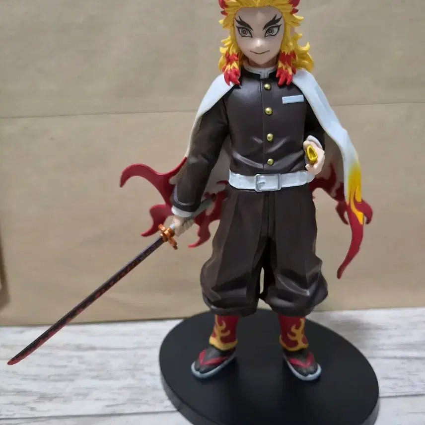 [BUNJANG] Kyojuro Rengoku Demon Slayer Figure / 렌고쿠 피규어