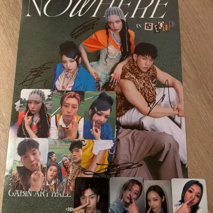 [BUNJANG] KARD Seoul NOWHERE World Tour Autographed Poster &amp; 9 Photocard Bundle Set / (일괄) KARD 친필싸인 포스터, 스페셜 포토카드 9종 서울 콘서트 Seoul NOWHERE 월드투어  제이셉 전지우 전소민 BM 비엠 메튜