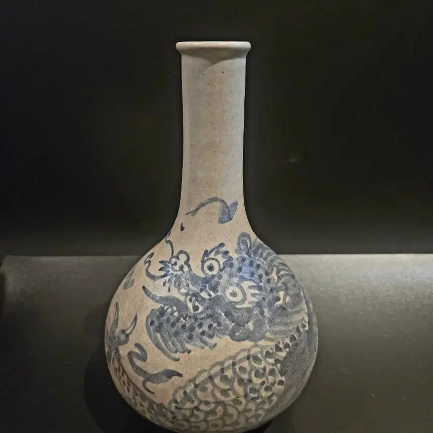 [BUNJANG] Joseon Dynasty Celadon White Porcelain Vase with Dragon Motif / 백자 청화 용문 병