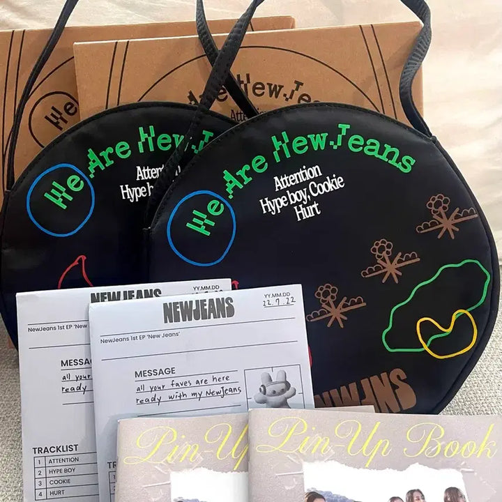 [BUNJANG] NewJeans Attention Hype Boy Album Bag (Black) - Unsealed (Photocard Excluded) / 뉴진스 어텐션 하입보이 가방 앨범 블랙 (포카 미포함)
