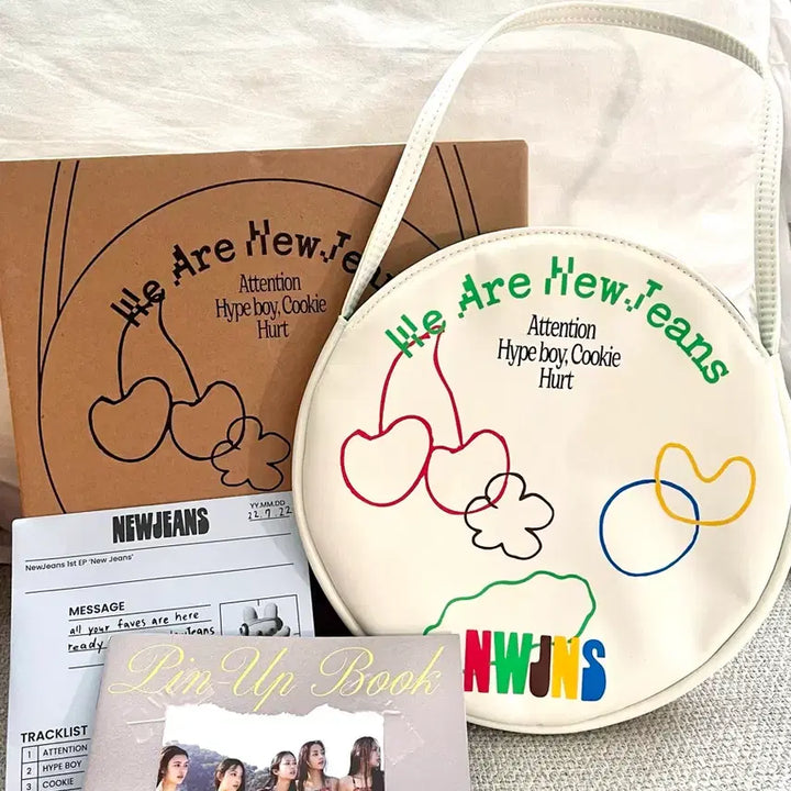 [BUNJANG] NewJeans Attention Hype Boy Album Bag Version White / 뉴진스 어텐션 하입보이 가방 앨범 화이트 (포카 미포함)