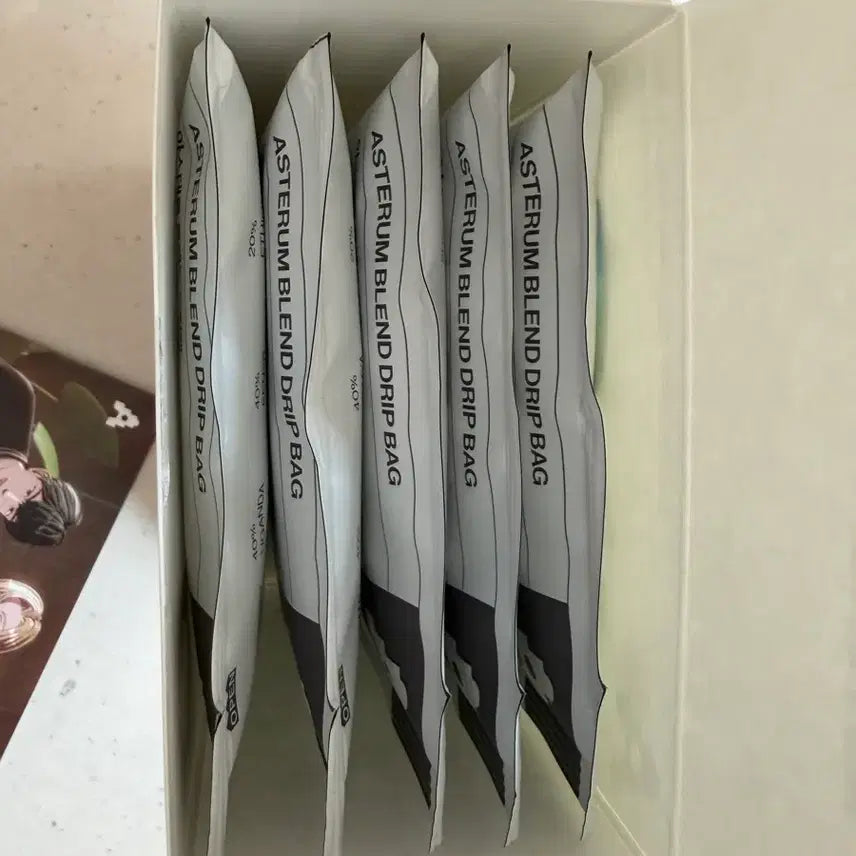 [BUNJANG] PLAVE Cafe Drip Bag 2 Types Bundle Set (Includes Postcards) / 플레이브 십카페 드립백 2종 일괄 (모두 엽서 포함)