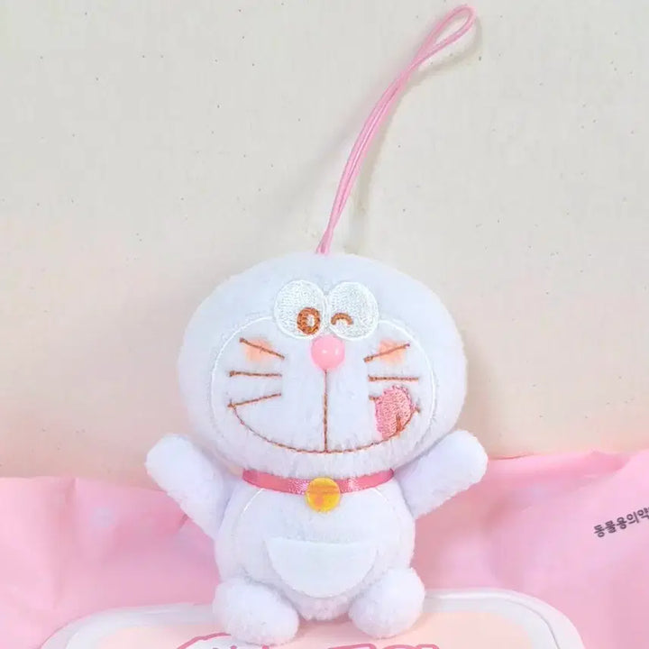 [BUNJANG] Doraemon White &amp; Pink Mascot Keychain / 고전 빈티지 애니 만화 도라에몽 화이트 핑크 마스코트 똥인형 키링