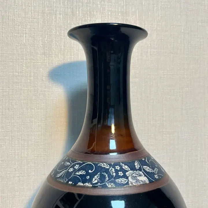 [BUNJANG] Chinese Southern Celadon Floral Decorated Ceramic Vase (33cm) / 중국 남청 화훼문 유약 도자기 화병(33cm)