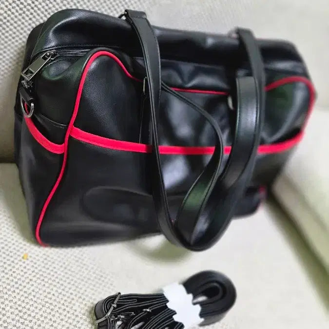 [BUNJANG] T1 Official Logo Ita Bag + T1 Disney Mickey Keyring Bundle Set / T1 공식 로고 이타백 + T1 디즈니 미키 키링 일괄