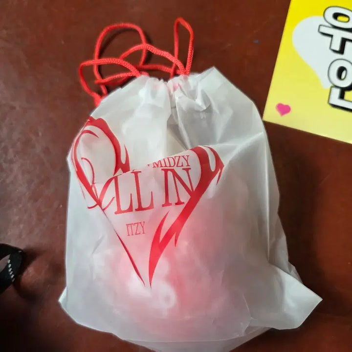 [BUNJANG] ITZY 5th Fan Meeting Twinzy Dice Keyring &amp; Squeegee Set / itzy 있지 5번째 팬미팅 트윈지 주사위 키링, 스퀴지 세트