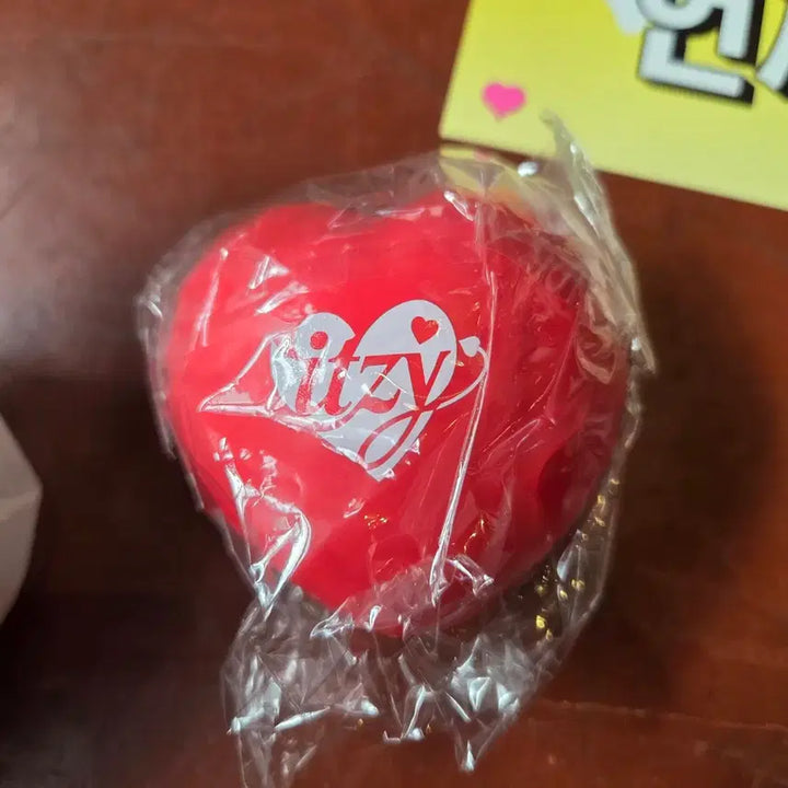 [BUNJANG] ITZY 5th Fan Meeting Twinzy Dice Keyring &amp; Squeegee Set / itzy 있지 5번째 팬미팅 트윈지 주사위 키링, 스퀴지 세트
