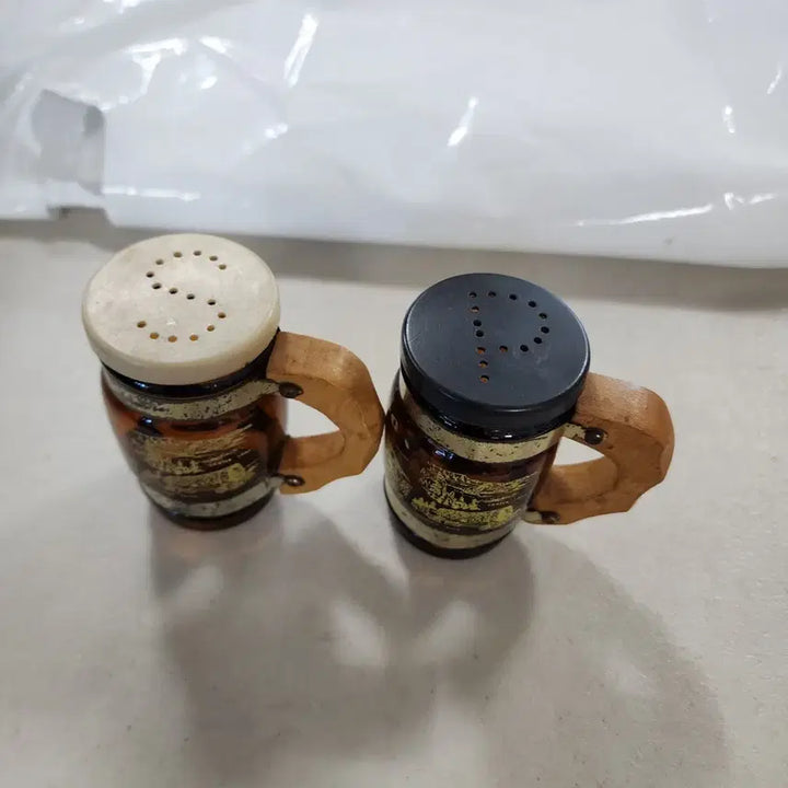 [BUNJANG] Taiwanese Spice Jar Set (Glass + Wood) / 오래전에 미국으로 수출한 타이완 양념통 유리+나무 세트에10000원