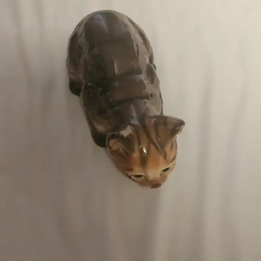[BUNJANG] Vintage Ceramic Cat Figurine - Brown Stripes / 빈티지 도자기 고양이 피겨린 장식품 갈색 줄무늬