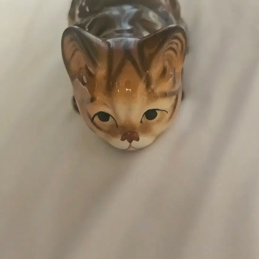 [BUNJANG] Vintage Ceramic Cat Figurine - Brown Stripes / 빈티지 도자기 고양이 피겨린 장식품 갈색 줄무늬