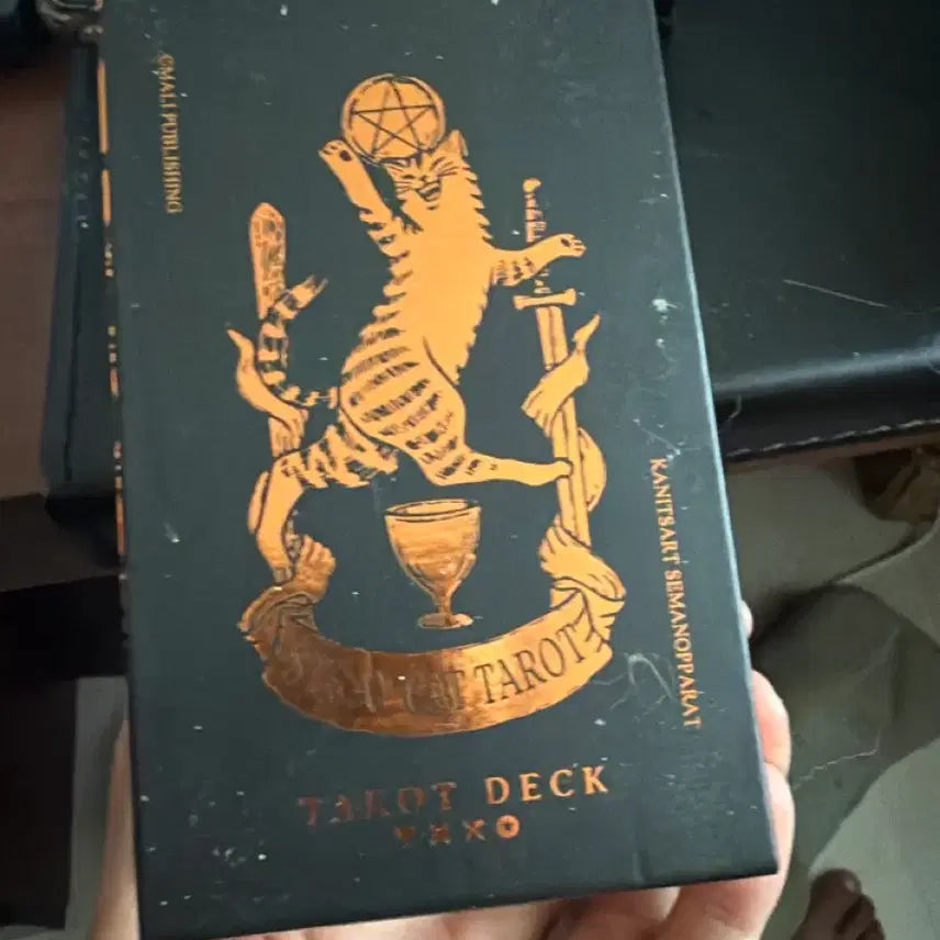 [BUNJANG] Kanitsart Semanopparat True Black Tarot Deck / Kanitsart Semanopparat이 제작한 Stray Cat Tarot 타로 카드 덱입니다.(급처)