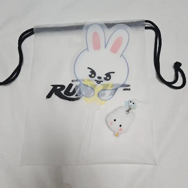 [SOLD OUT] 스트레이키즈 리노 리빗 런잇 콘서트 입장기프트 부채 폼폼키링 스테이존 특전 run it admission gift