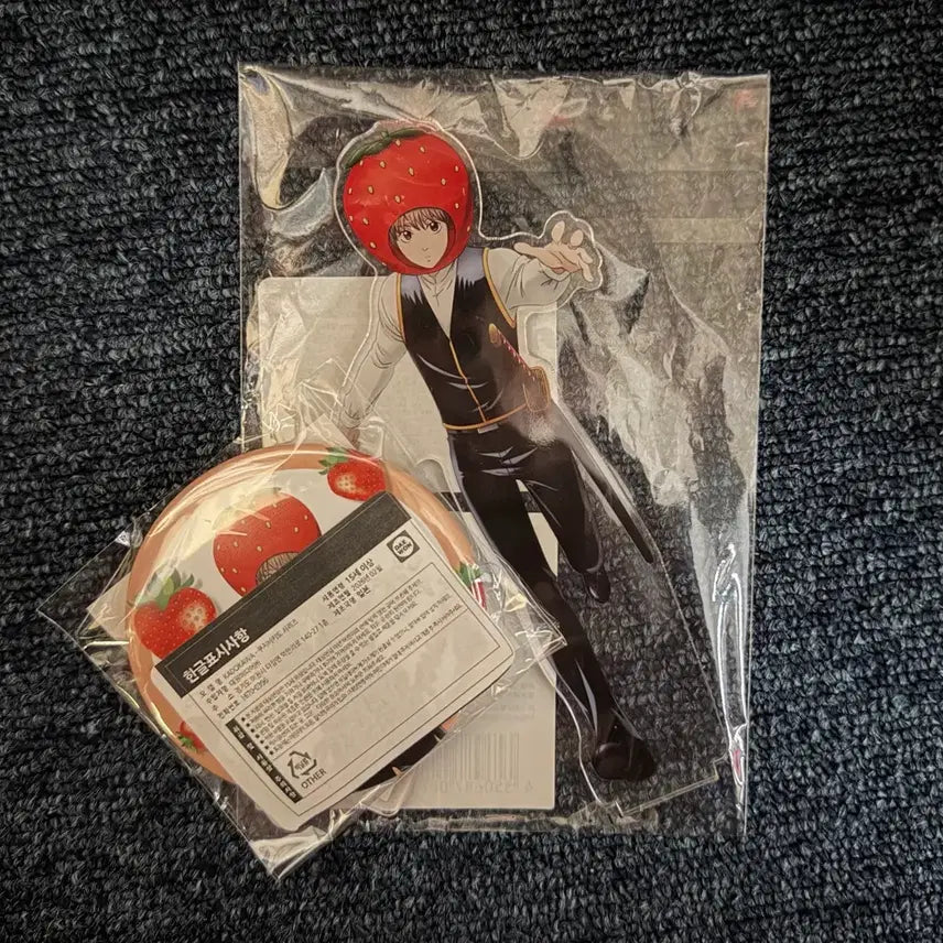 [BUNJANG] Gintama Okita Sougo Kuji Bikido Strawberry Can Badge &amp; Acrylic Stand Bundle Set / 쿠지비키도 은혼 딸기 소고