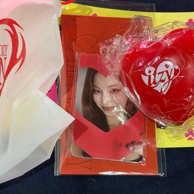 [BUNJANG] ITZY 5th Fanmeeting Entrance Photocard and Gift Bundle Set / 있지 5기 팬미팅 입장 포카 및 선물 일괄