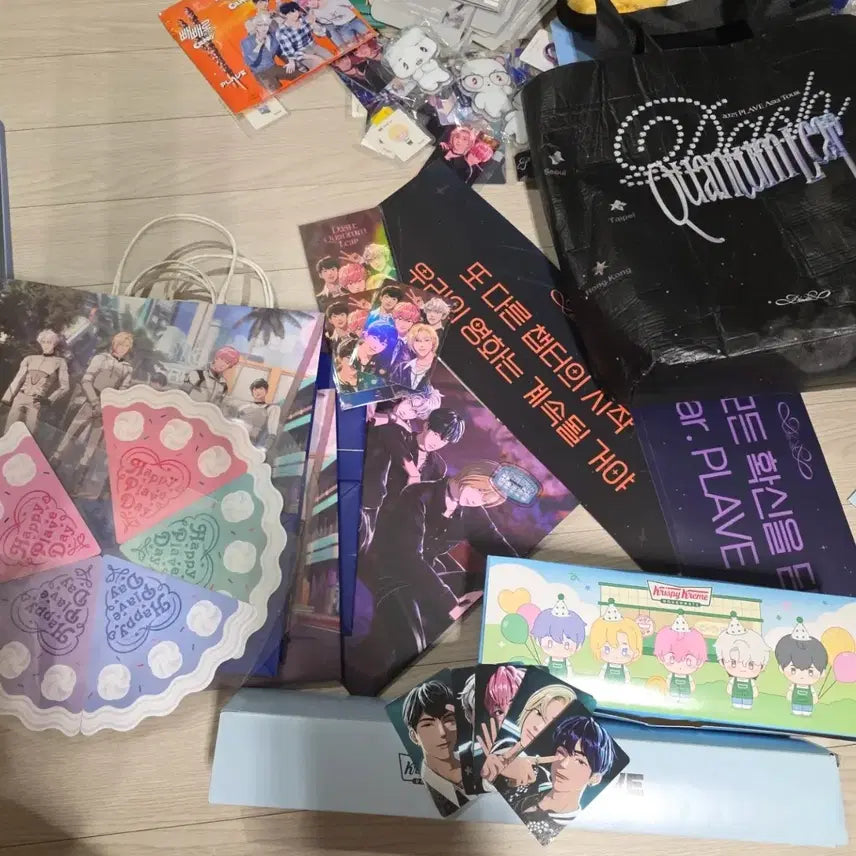 [BUNJANG] Pleiades POB Bundle Set (Includes Lightstick) / 플레이브 미공포 굿즈들 일괄 양도 (응원봉 있음)