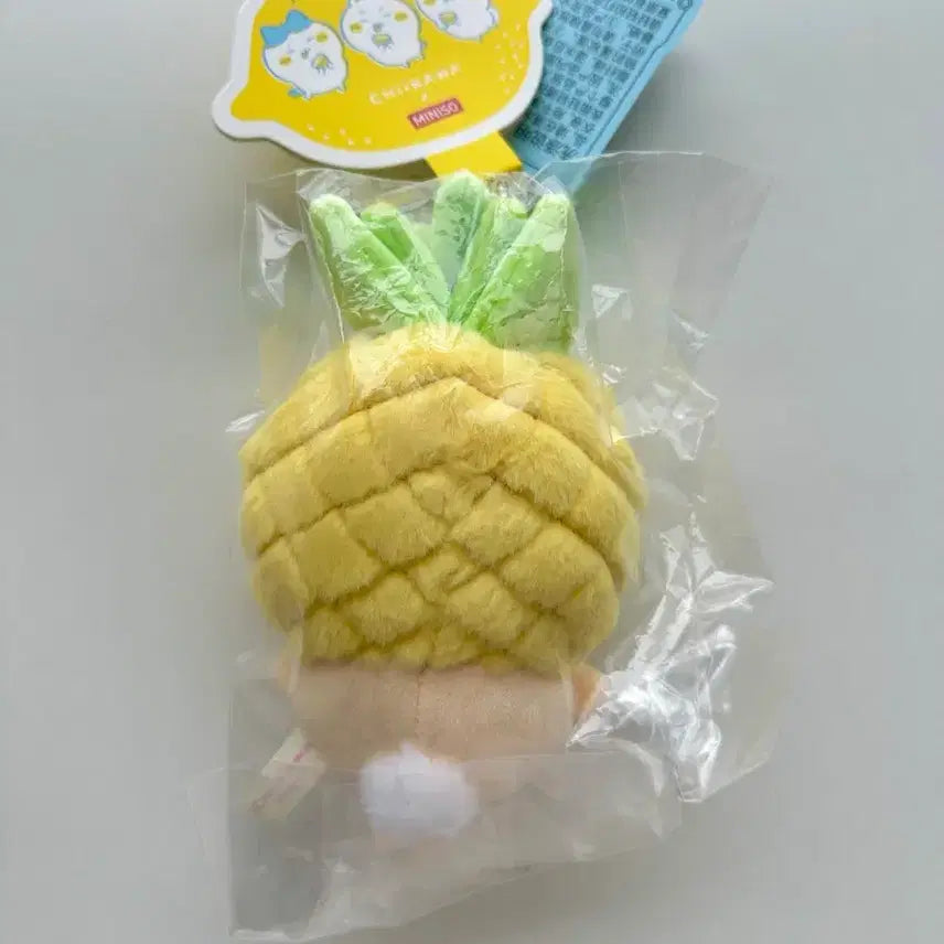 [BUNJANG] Chiikawa Usagi Pineapple Hat Mascot (China Limited Miniso Popup) / 중국 한정 미니소 팝업 치이카와 과일 파인애플 모자 우사기 마스코트