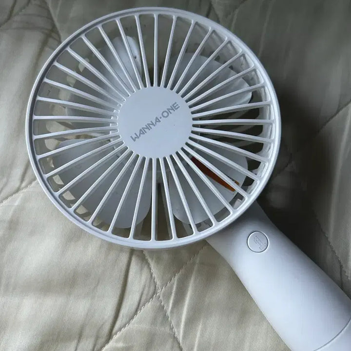 [BUNJANG] Wanna One Kang Daniel Portable Fan / 워너원 강다니엘 선풍기