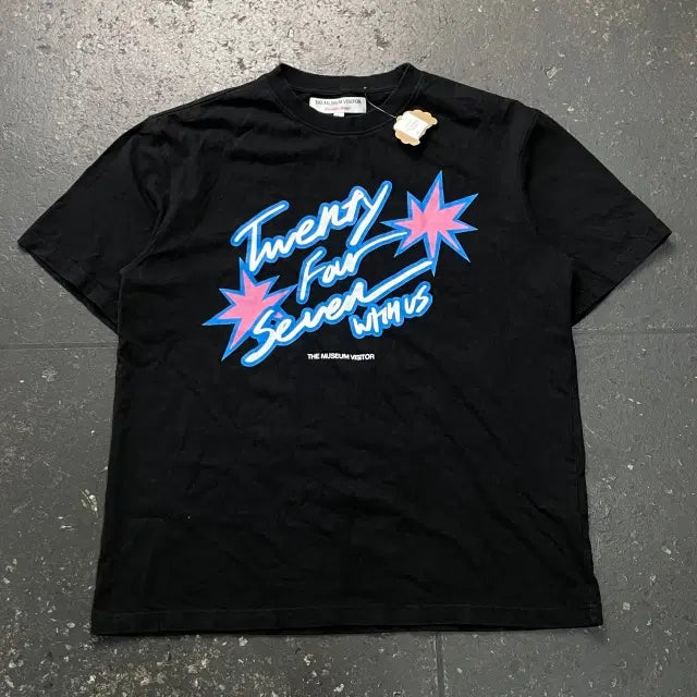 [BUNJANG] 100tours x The Museum Visitor Graphic T-Shirt / 100 투어스 x 더 뮤지엄 비지터 반팔티