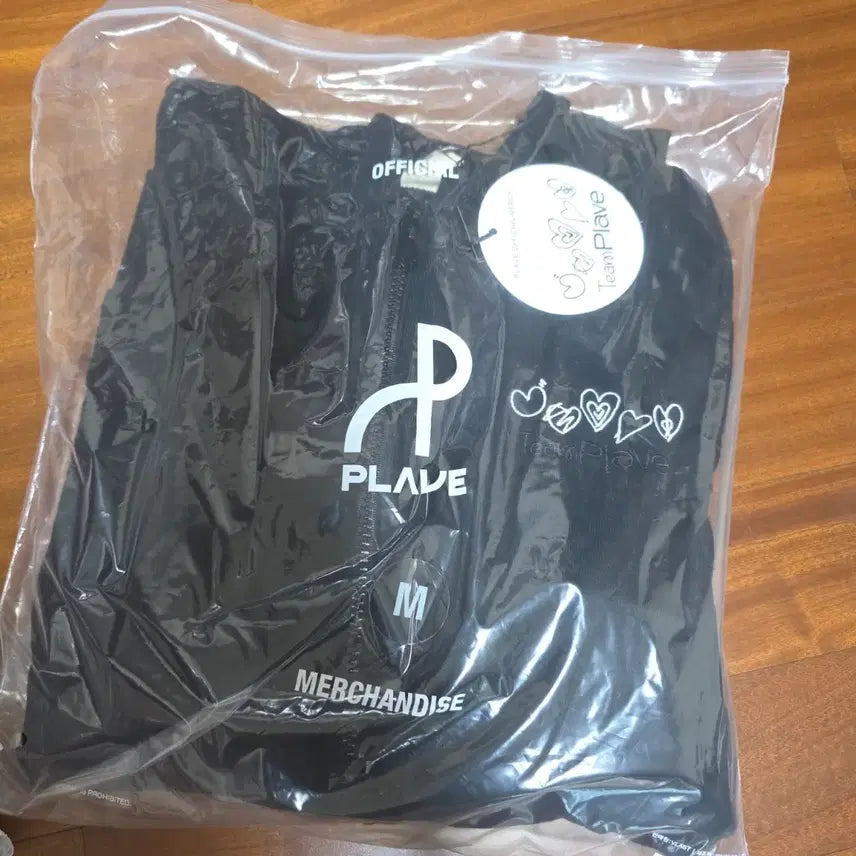 [BUNJANG] PLAVE Heart Hoodie Zip-up M Size Sealed / PLAVE 플레이브 하트 후드집업 M사이즈 미개봉