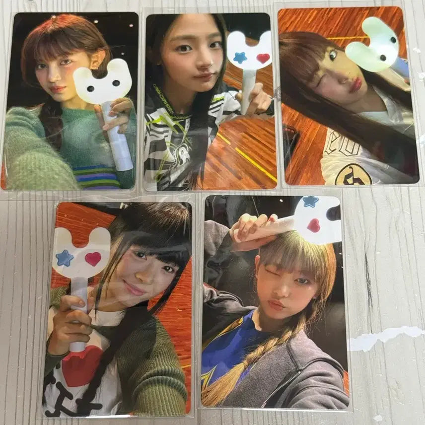 [BUNJANG] NewJeans Official Lightstick Photocard Bundle Set / 뉴진스 응원봉 포카