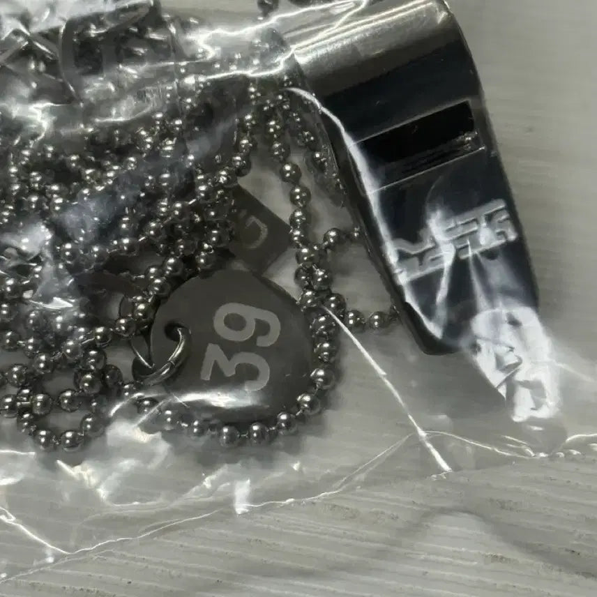 [BUNJANG] NCT 10th Anniversary Neo Ground Sakuya Whistle Necklace / 엔시티 10주년 팝업 네오 그라운드 사쿠야 휘슬 넥클리스 호루라기 목걸이 판매 양도