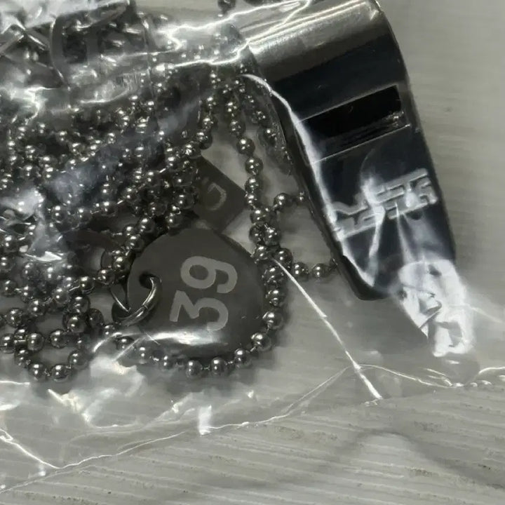 [BUNJANG] NCT 10th Anniversary Neo Ground Sakuya Whistle Necklace / 엔시티 10주년 팝업 네오 그라운드 사쿠야 휘슬 넥클리스 호루라기 목걸이 판매 양도
