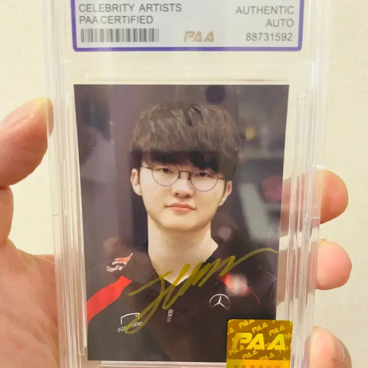 [BUNJANG] Faker Lee Sang-hyeok Autographed Photocard with PAA Certified Case / 페이커 이상혁 친필싸인 포토카드 | PAA 인증 케이스 포함 | 소장용 최상급