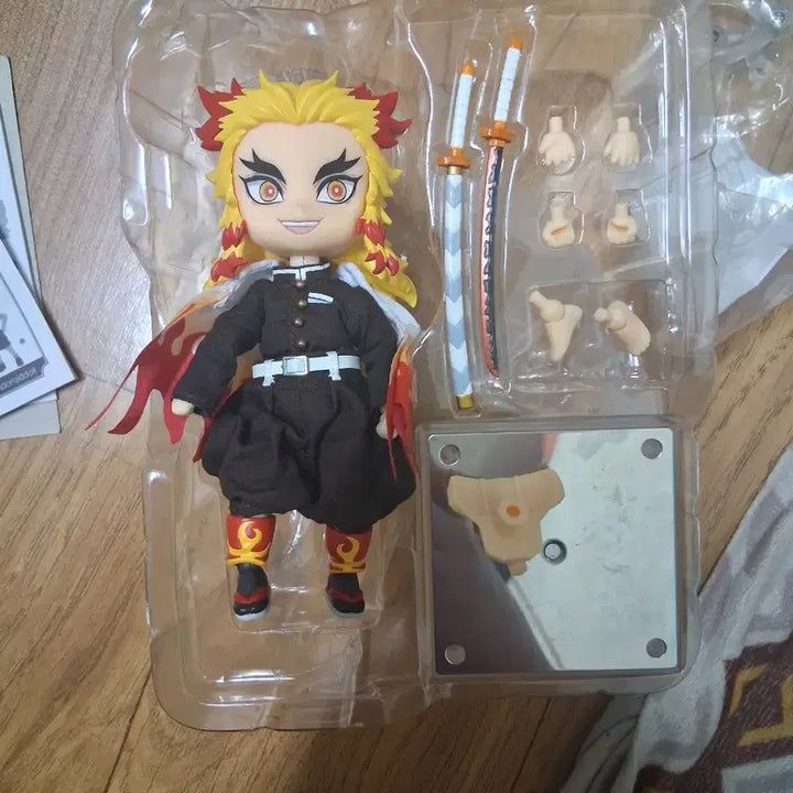 [BUNJANG] Demon Slayer Kyojuro Rengoku Nendoroid Doll / 귀멸의 칼날 렌고쿠 쿄쥬로 넨도로이드돌 팝니다.