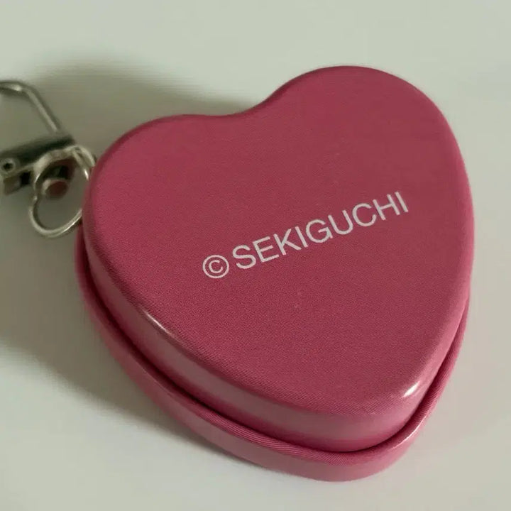 [BUNJANG] Monchhichi Heart Tin Case Keychain / 몬치치 하트 틴케이스 키링