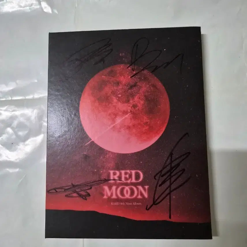 [BUNJANG] KARD Red Moon 4th Mini Album Signed CD / KARD RED MOON 4집 미니앨범 전원친필 싸인 민트급 cd 입니다