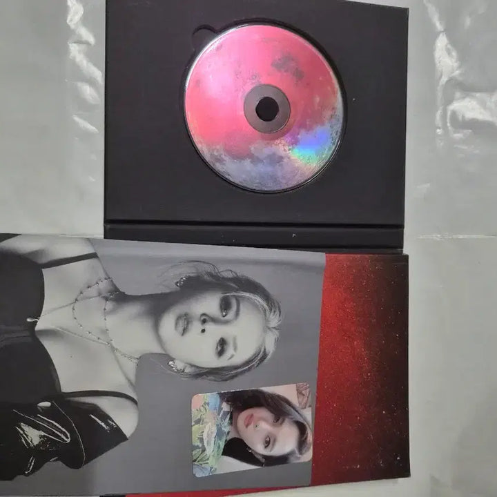 [BUNJANG] KARD Red Moon 4th Mini Album Signed CD / KARD RED MOON 4집 미니앨범 전원친필 싸인 민트급 cd 입니다