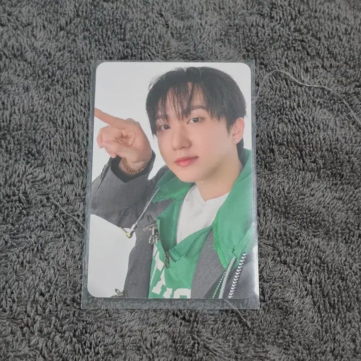 [BUNJANG] Stray Kids THIS &amp; THAT Album THIS Version Changbin Apple Music POB Bundle Set / 스트레이키즈 THIS &amp; THAT 앨범 THIS버전+창빈 애플뮤직 특전 일괄