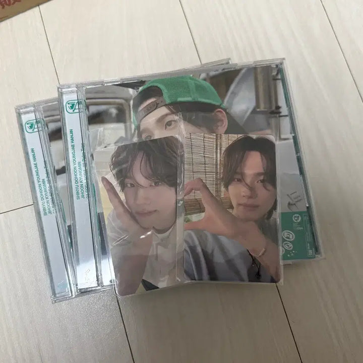 [BUNJANG] TWS Soda Soda Seungyoon Photocard (2 types) / tws soda soda 신유 개인반 2장 개봉앨범 특전 포카 2장