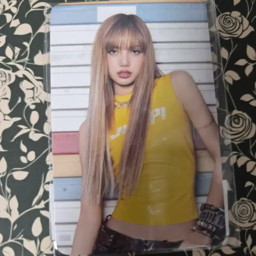 [BUNJANG] BLACKPINK Lisa Deadline HOURGLASS TOUR Official Photocard / 블랙핑크 블핑 포토카드 포카 데드라인 아워글라스 무신사 리사 Lisa BLACKPINK Deadline HOURGLASS TOUR 특전